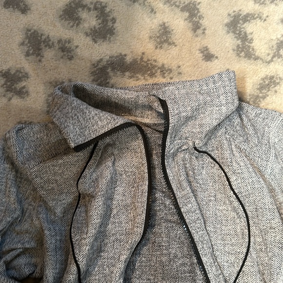 Lululemon size 8 zip up tunic sweater - Picture 3 of 3